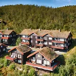 Steps From The Slopes With Stunning Views! شقة