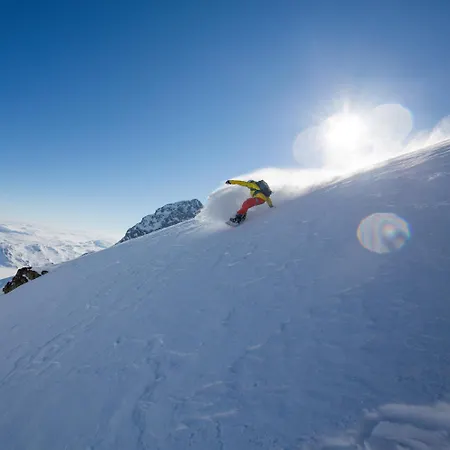 Steps From The Slopes With Stunning Views! Leilighet