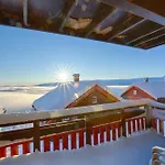 Steps From The Slopes With Stunning Views! דירה Beitostolen